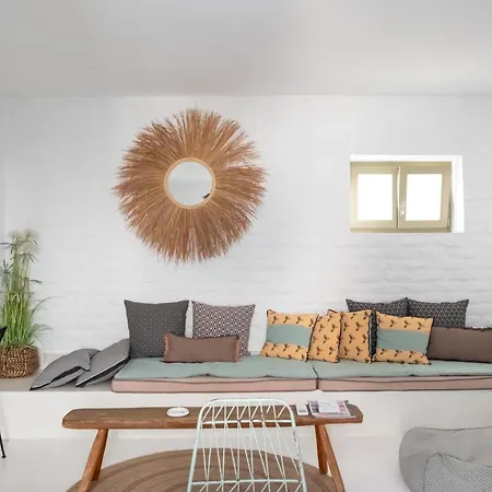 아파트 Pied-a-terre Naousa, Paros