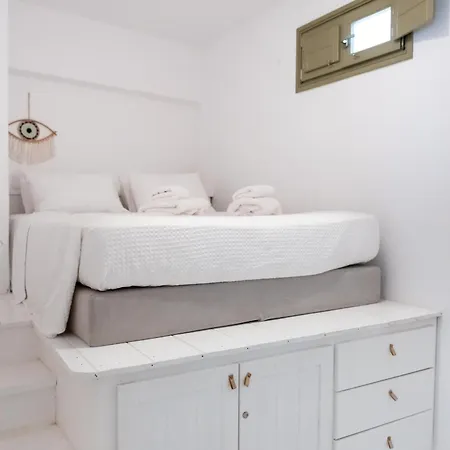 아파트 Pied-a-terre Naousa, Paros *
